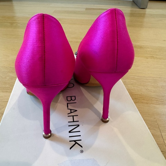 Manolo Blahnik Hangisi Silk Pumps size 36 - Picture 5 of 16